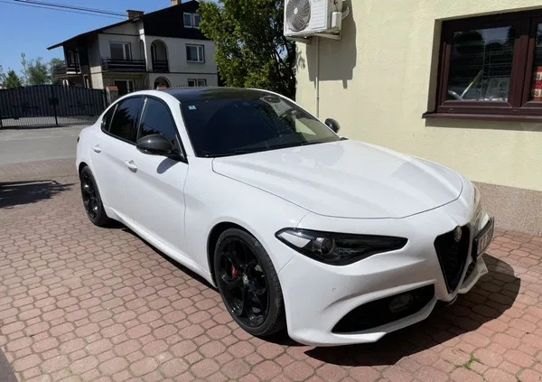 małopolskie Alfa Romeo Giulia cena 98000 przebieg: 61500, rok produkcji 2018 z Tarnów